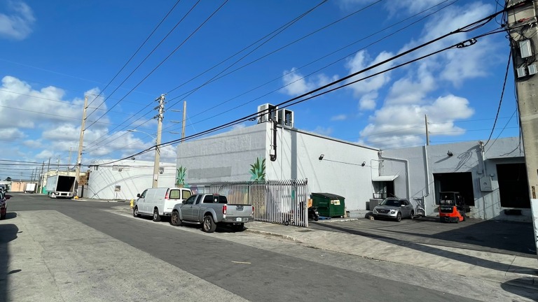 Front with plenty of space and street parking