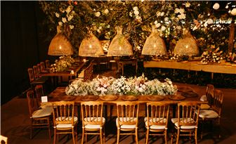 Luxury Floral Specializing in Wedding and Event Floral Design!