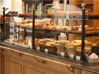 Charming Specialty Bakery / Pastry Shop / Smoky Mountains