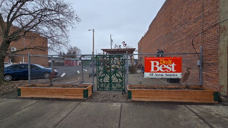 Second lot with Garden Center