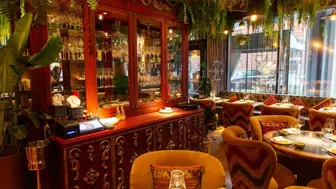 Popular Family Restaurant & Bar For Sale | Downtown Charleston, SC