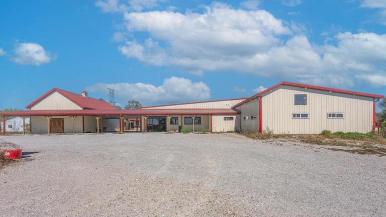 Exterior of building is attractive and offers plenty of covered or courtyard space for vendors.