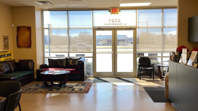 1000 SF Customer Lounge Department