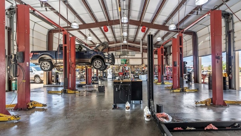 Work Space Garage 12 Bays