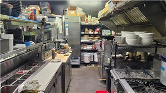 Ramen shop in busy SE Portland area with parking lot