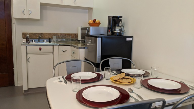 Kitchenette Room 6