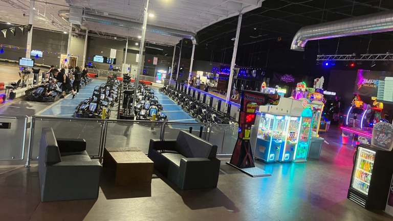 Beautiful track with 4 rows of karts