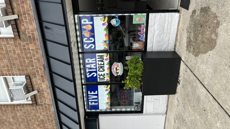 Ice cream shop 