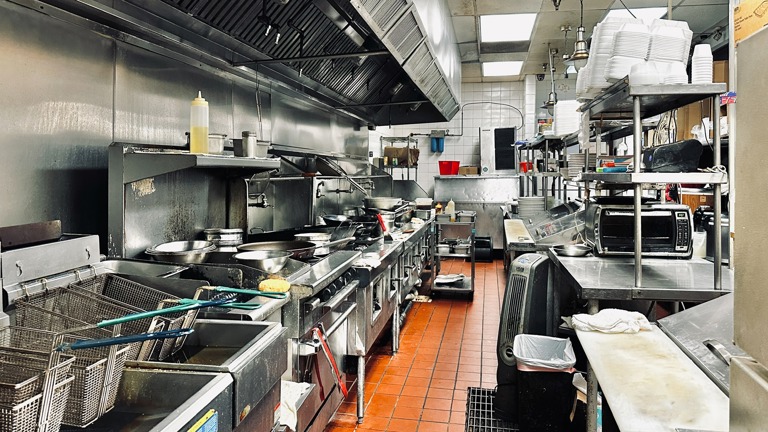 Fully equipped kitchen