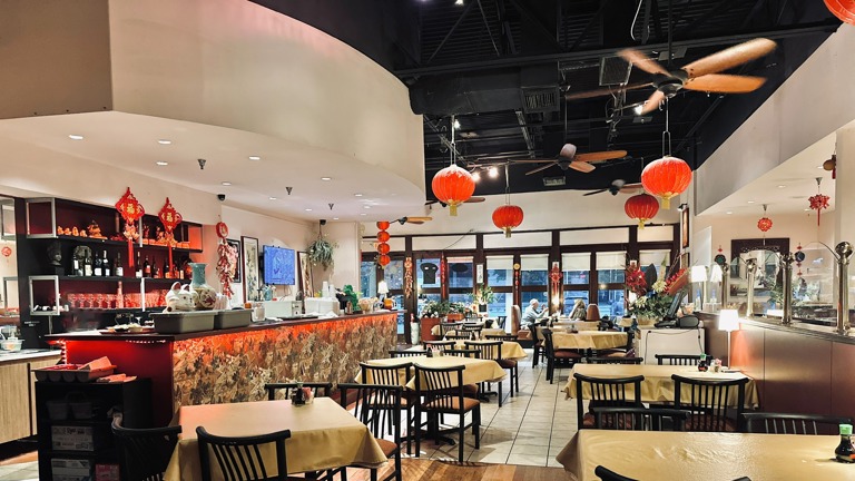 Beautiful and spacious dinning area 