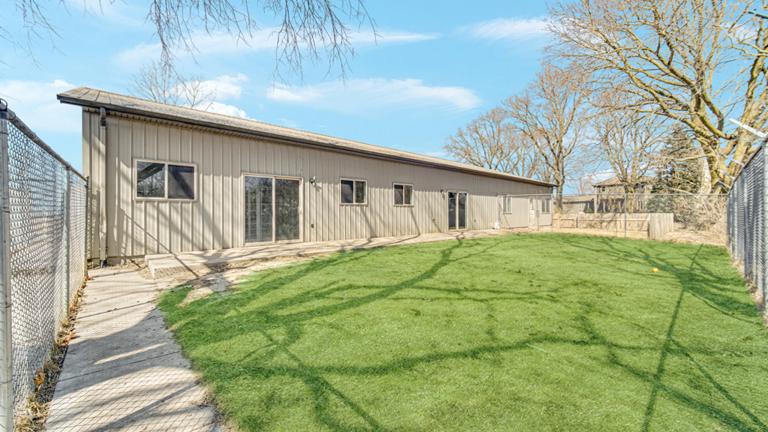 5 Fenced Play Yards