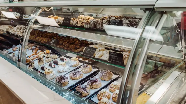 Bakery pastry display