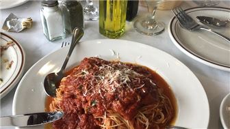 Thriving Italian Restaurant That Tourists Adore!