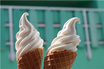 Coastal Delight: Profitable Ice Cream & Frozen Yogurt Parlor for Sale