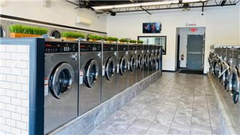 Laundromat in great Tinley Park location
