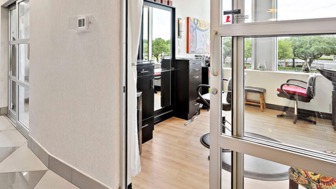 10 Yr Established-Operating Semi-Absentee Salon Suite Franchise Resale