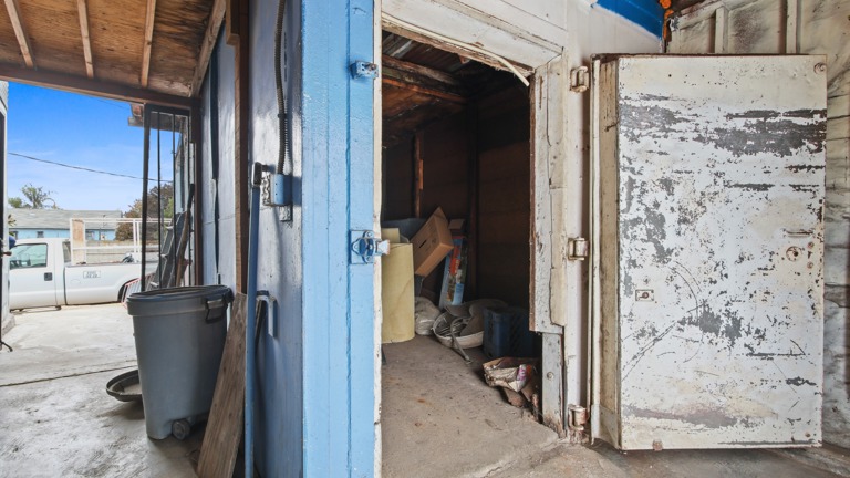 Storage or expansion area
