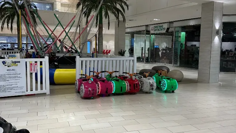 Bungee with 2 trampoline and 6 motorcycles 