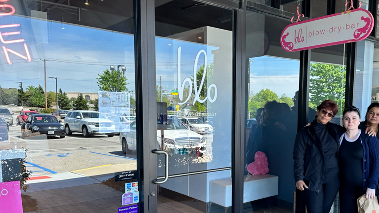 Salon Front 
