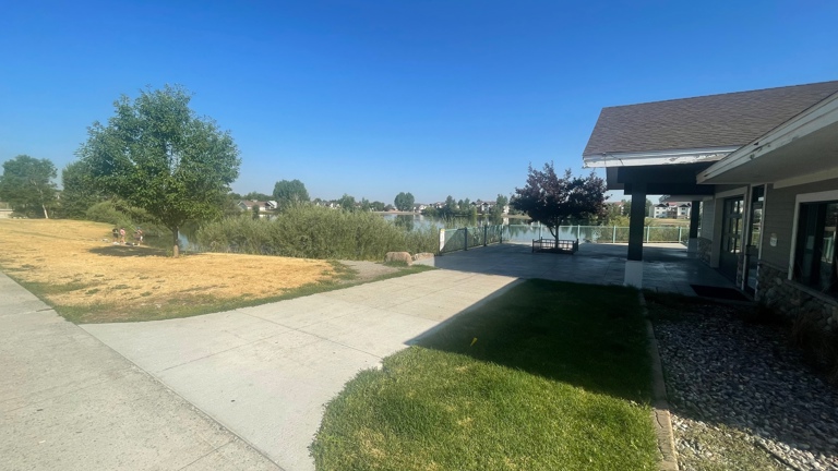 Great location near major swim and paddle board pond with 3 beaches