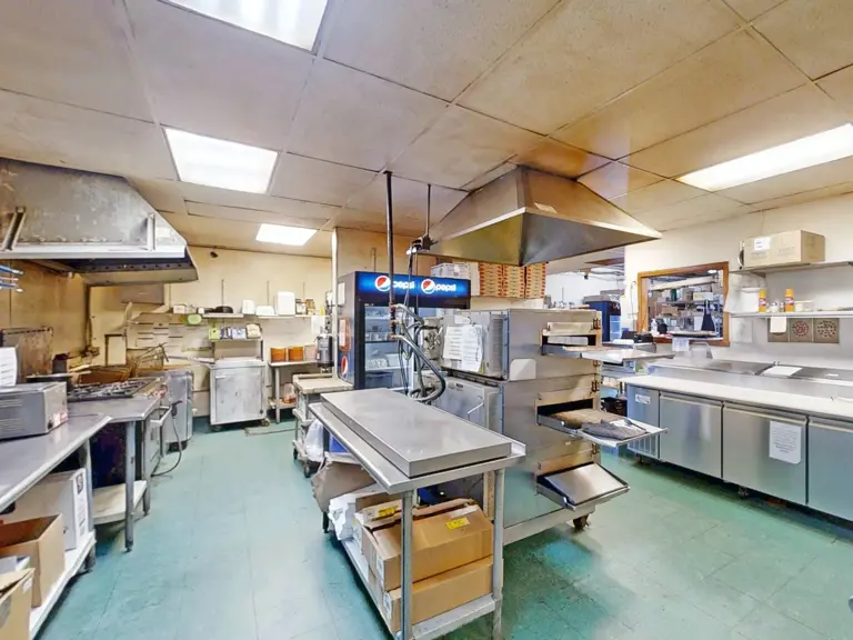 Fully Equipped Commercial Kitchen Fully Equipped Commercial Kitchen