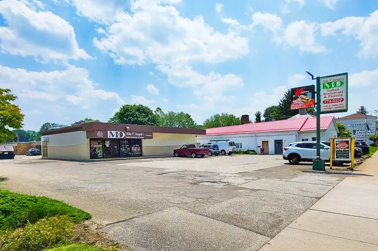 Restaurant & 4-Unit Apartment Complex Restaurant & 4-Unit Apartment Complex