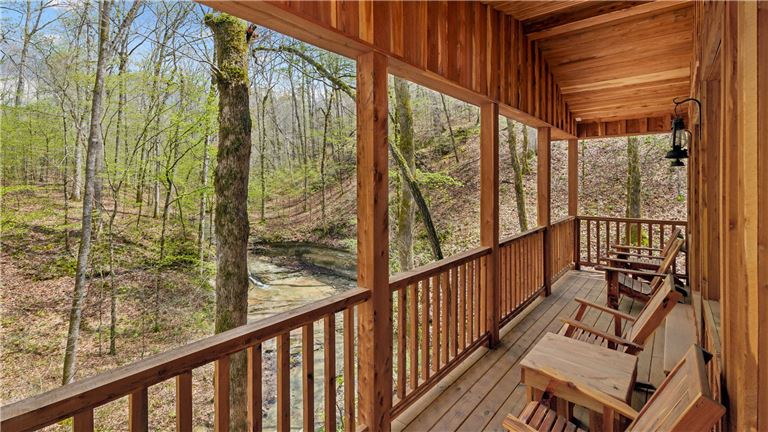 Off Grid Cabin overlooking Waterfall