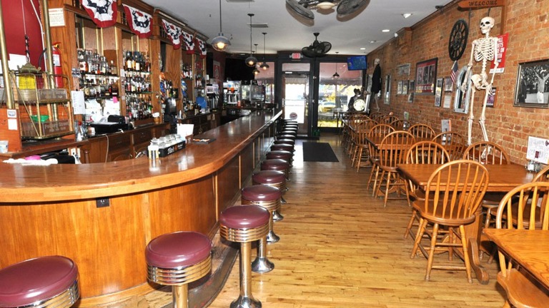 Bar & seating