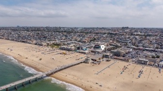 Profitable Beachfront T-Shirt & Gift Boutique – Prime Hermosa Pier