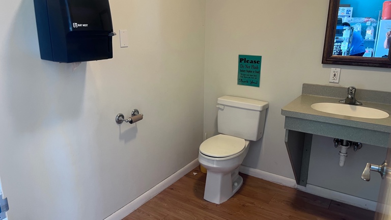 Clubhouse bath 1