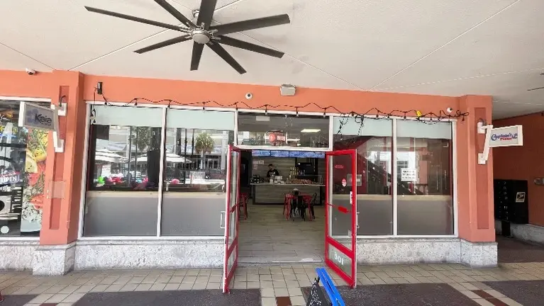 Corner unit with outdoor tables Corner unit with outdoor tables