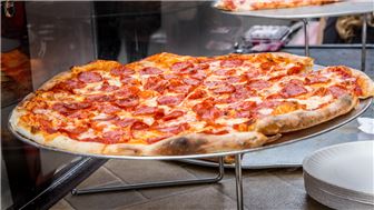 Popular Pizzeria, Busy Strip, Large Social Media Presence