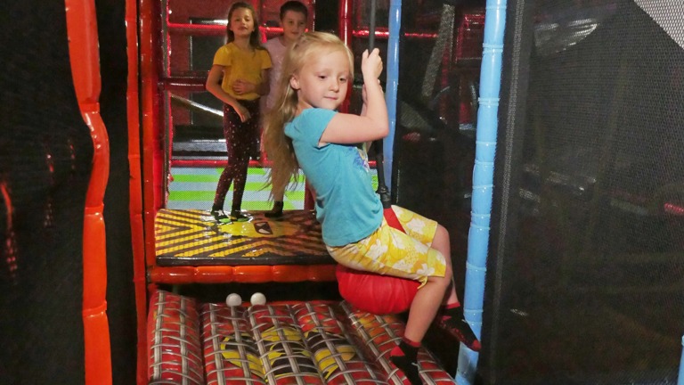 Mini zip line