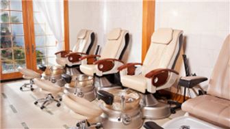 THRIVING NAIL SPA IN BUSY AREA – PROFITABLE!