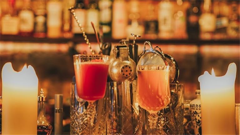cocktail bar