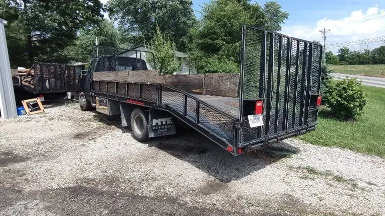 Wil Ro Landscaping bed with heavy duty fold down ramps
