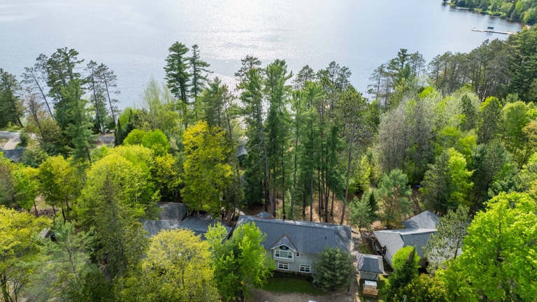 Views and full access to Lake of Bays