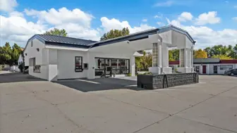 Exceptional 7 Bedroom Short Term Rental Along High Traffic Corridor