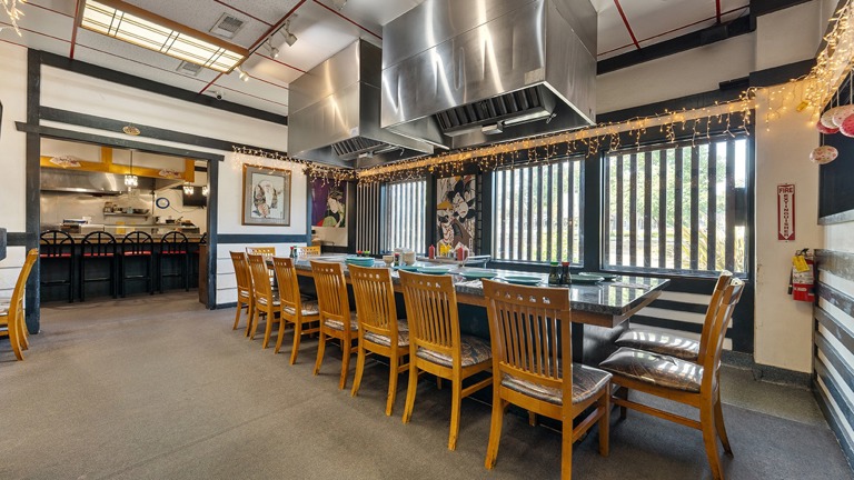 Total of 5 teppan tables. Total of 5 teppan tables.