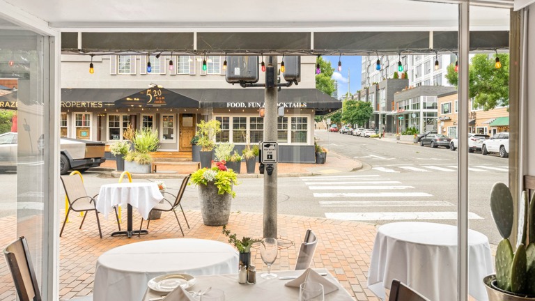 Outdoor dining experience!