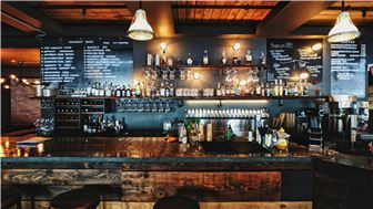 Thriving Bar with 32-Year Track Record