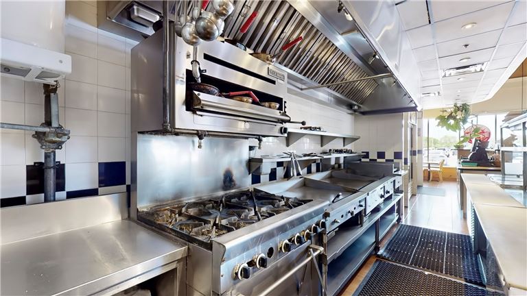 Full Kitchen Breakfast Lunch Restaurant