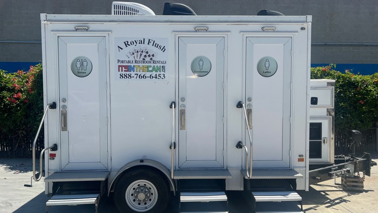 3 unit restroom trailer 
