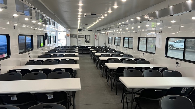 Lunch trailers seat 100