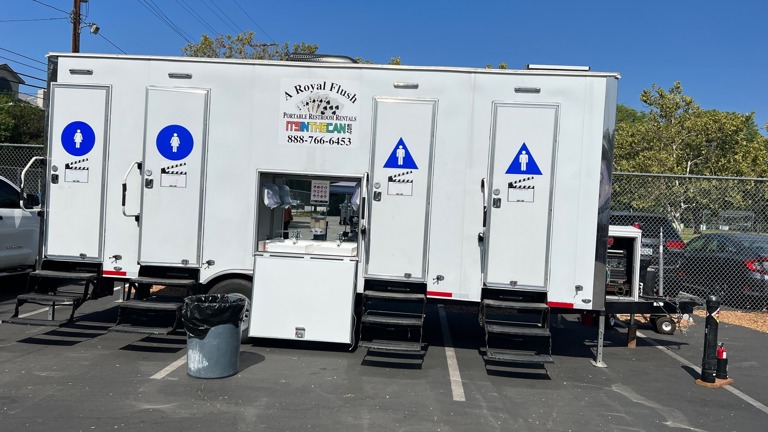 4 unit restroom trailer 