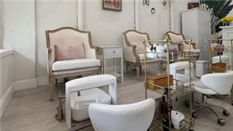 Upscale Nail & Beauty Studio in Prime MiMo District