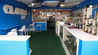 Smoke Shop in High Foot Traffic Location
