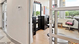10 Yr Established-Operating Semi-Absentee Salon Suite Franchise Resale