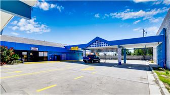 FULL-SERVICE CAR WASH, Near major intersection