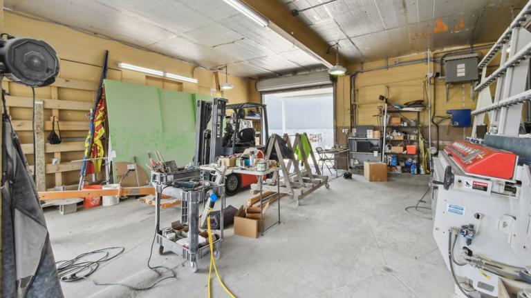 Warehouse- Green screen for slab imaging